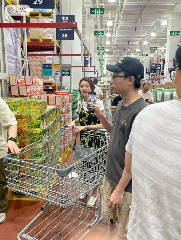 張茆帶外籍丈夫北上消費「見世面」 逛山姆超市滿載而歸埋單4位數 