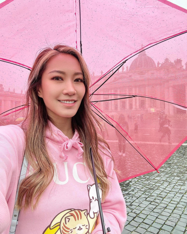 前港姐季軍誕女榮升新手媽媽!拍片餵人奶惹熱論!大呻餵人奶的辛酸