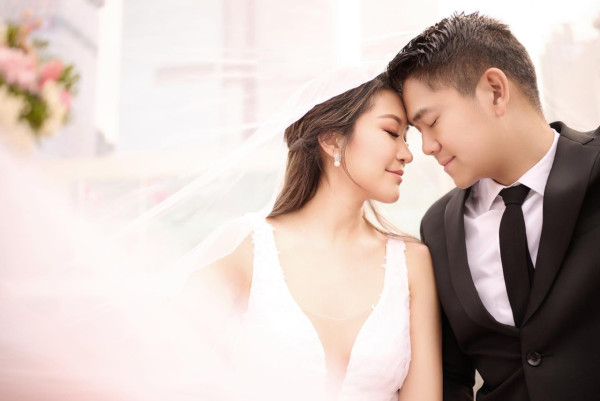 前港姐季軍誕女榮升新手媽媽!拍片餵人奶惹熱論!大呻餵人奶的辛酸