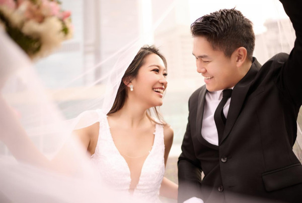 前港姐季軍誕女榮升新手媽媽!拍片餵人奶惹熱論!大呻餵人奶的辛酸