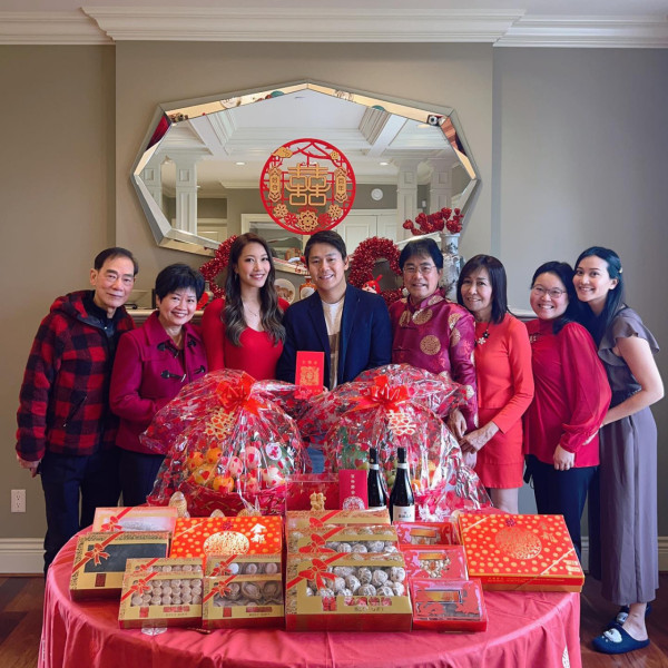 前港姐季軍誕女榮升新手媽媽!拍片餵人奶惹熱論!大呻餵人奶的辛酸