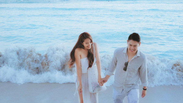 前港姐季軍誕女榮升新手媽媽!拍片餵人奶惹熱論!大呻餵人奶的辛酸