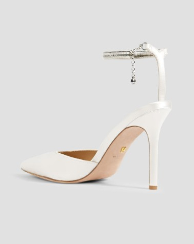 婚鞋推薦4. Veronica Beard Lisa 緞面高跟鞋