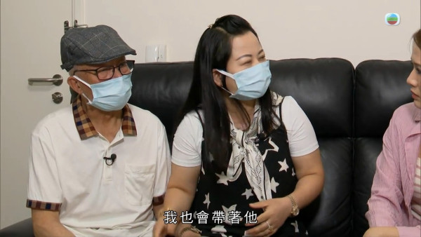 何伯「七街瞓」當眾躺平疑做「碰瓷黨」 最新片段瘋傳揭何太離婚其實係煙幕？
