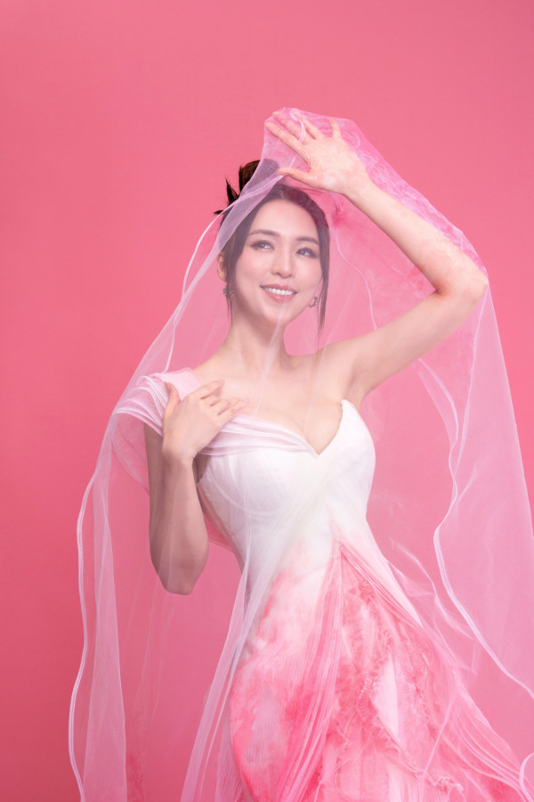 孫慧雪低胸晒深溝被批太暴露「谷胸上頸」 罕有動怒反擊：大家反應點解咁大呢