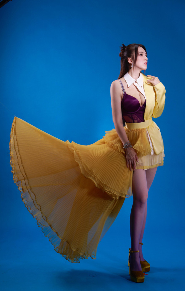 41歲孫慧雪曬自拍照少女感十足 一家四口飛美國 直言挑戰體能極限 