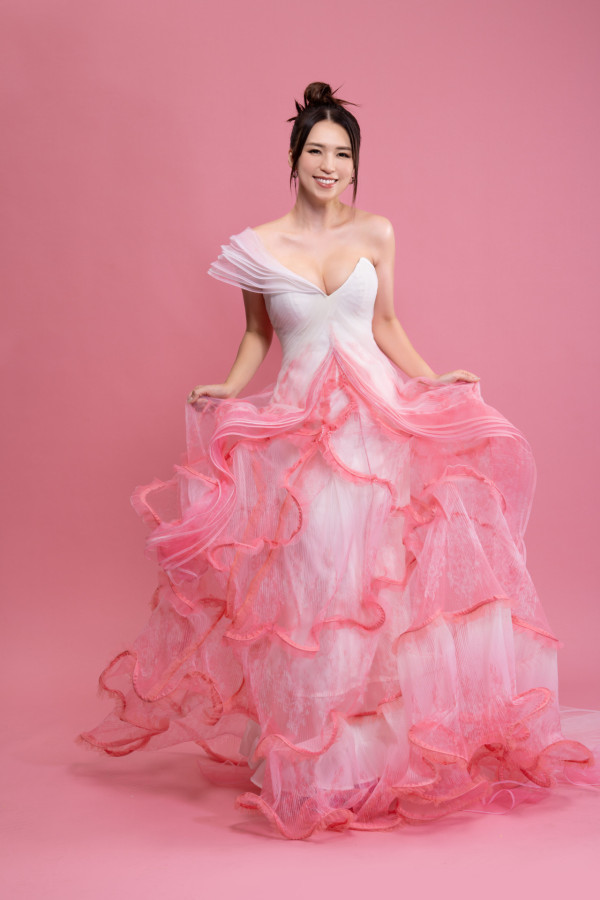 41歲孫慧雪曬自拍照少女感十足 一家四口飛美國 直言挑戰體能極限 