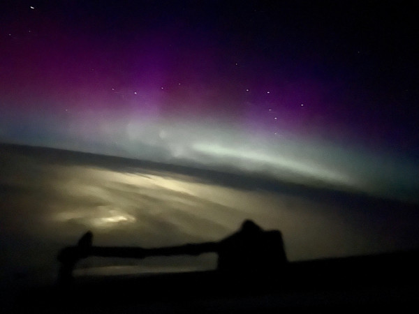 機師空中繞圈5分鐘讓乘客看極光奇景 卻遭投訴延誤機程欠專業 