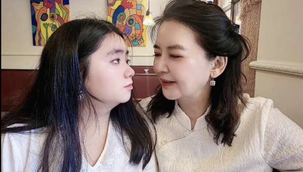 胡慧中與愛女遊台灣罕曬合照 何嘉珍曾重近200磅 被揭減肥成功?