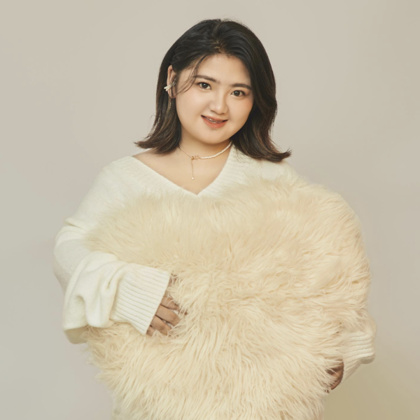 星二代遊深圳打卡罕曬事業線 去年獲媽媽資助完成出書夢 