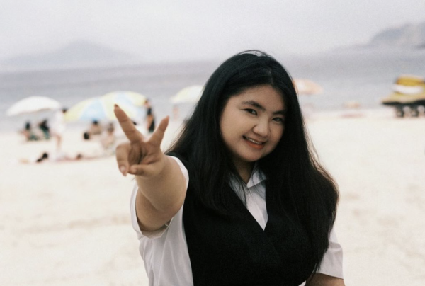 星二代遊深圳打卡罕曬事業線 去年獲媽媽資助完成出書夢 