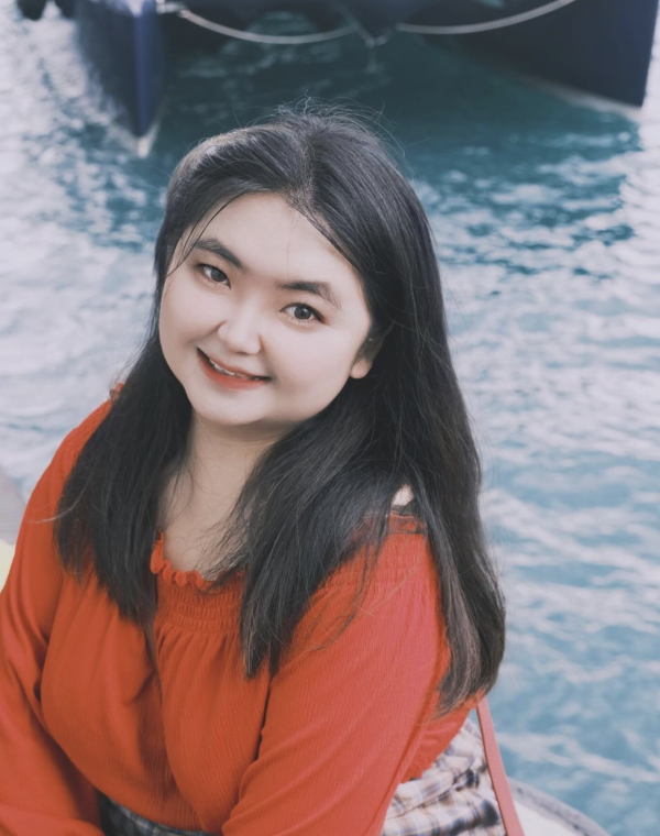 星二代遊深圳打卡罕曬事業線 去年獲媽媽資助完成出書夢 