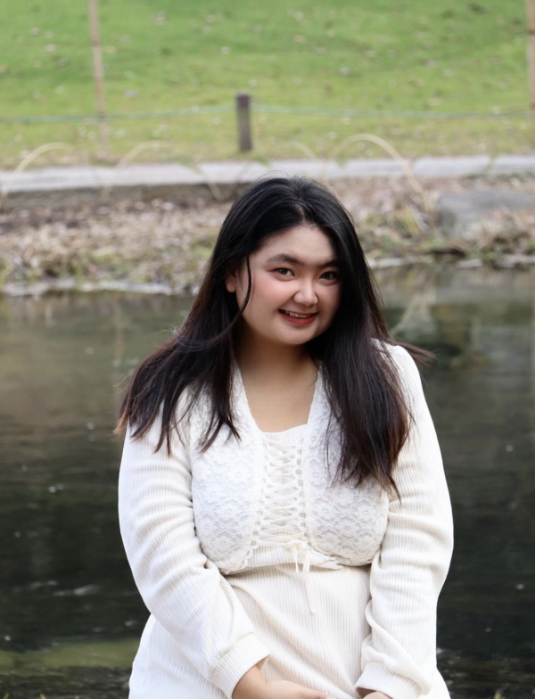 星二代遊深圳打卡罕曬事業線 去年獲媽媽資助完成出書夢 