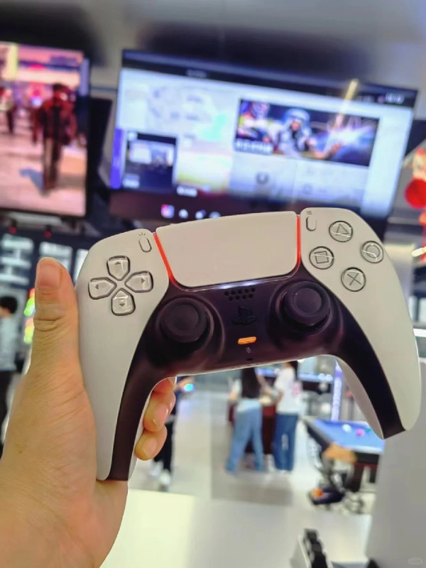 深圳TOPSTAGE運動潮玩區室內遊樂埸 佔地2000平方米/20多種娛樂設施!滾輪溜冰/保齡球/賽車