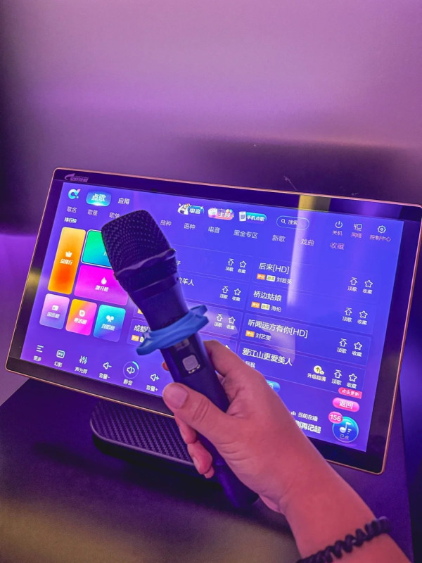 深圳TOPSTAGE運動潮玩區室內遊樂埸 佔地2000平方米/20多種娛樂設施!滾輪溜冰/保齡球/賽車