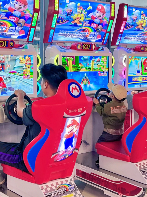 深圳TOPSTAGE運動潮玩區室內遊樂埸 佔地2000平方米/20多種娛樂設施!滾輪溜冰/保齡球/賽車