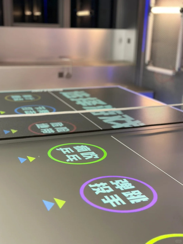 深圳TOPSTAGE運動潮玩區室內遊樂埸 佔地2000平方米/20多種娛樂設施!滾輪溜冰/保齡球/賽車