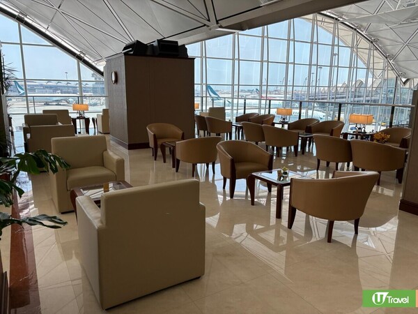 香港機場Emirates阿聯酋航空貴賓室翻新重開！自助餐美食／淋浴室設施 