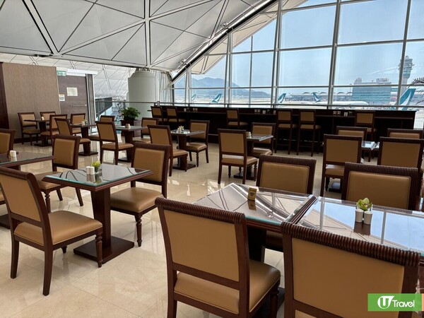 香港機場Emirates阿聯酋航空貴賓室翻新重開！自助餐美食／淋浴室設施 