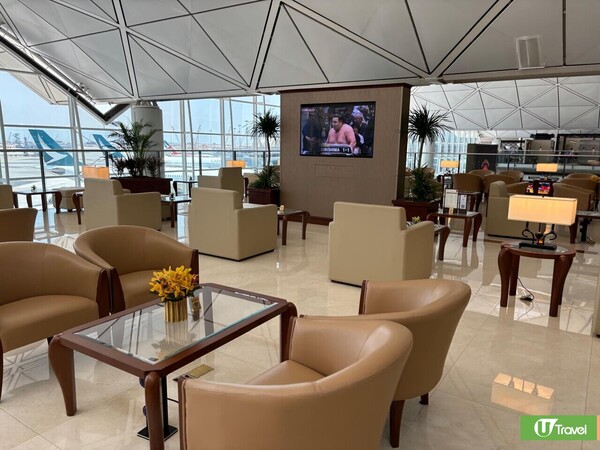 香港機場Emirates阿聯酋航空貴賓室翻新重開！自助餐美食／淋浴室設施 