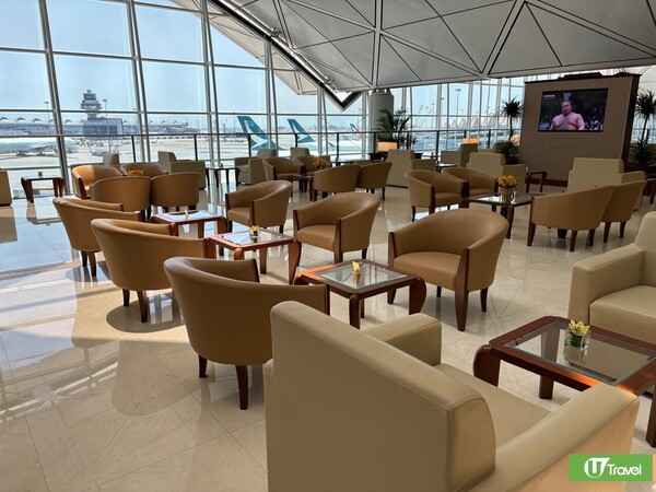 香港機場Emirates阿聯酋航空貴賓室翻新重開！自助餐美食／淋浴室設施 