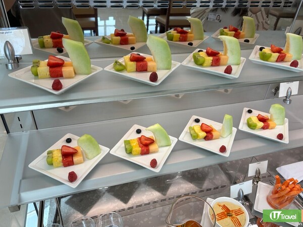 香港機場Emirates阿聯酋航空貴賓室翻新重開！自助餐美食／淋浴室設施 