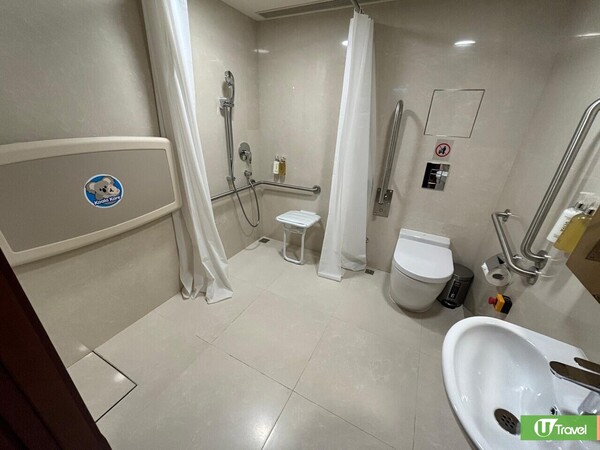 香港機場Emirates阿聯酋航空貴賓室翻新重開！自助餐美食／淋浴室設施 