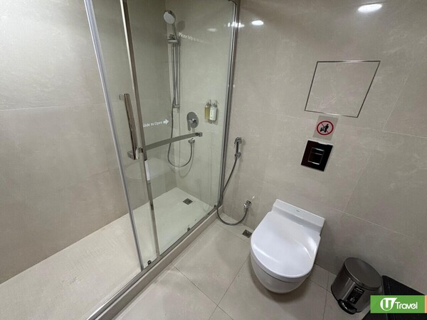 香港機場Emirates阿聯酋航空貴賓室翻新重開！自助餐美食／淋浴室設施 