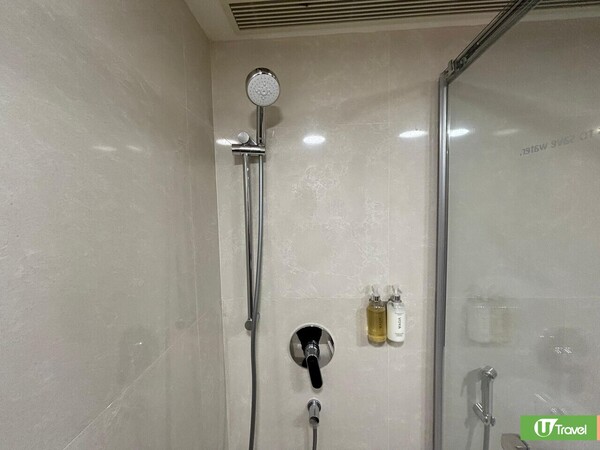 香港機場Emirates阿聯酋航空貴賓室翻新重開！自助餐美食／淋浴室設施 