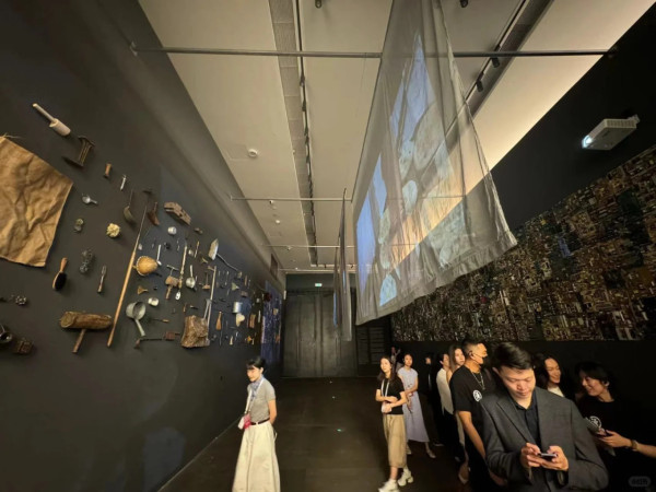 郭晶晶一拖三零保鑣坐高鐵返深圳 1個舉動獲大讚樸實豪門:睇到最後嚇一跳!