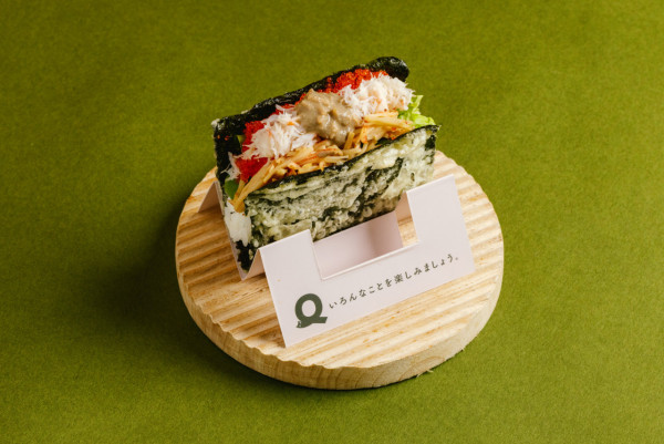 人氣西日Cafe「QUE」推出開心果新品   豆乳拿鐵／沙冰／聖代／拿破崙／壽司塔可