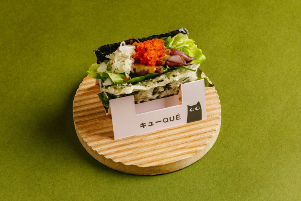 人氣西日Cafe「QUE」推出開心果新品   豆乳拿鐵／沙冰／聖代／拿破崙／壽司塔可