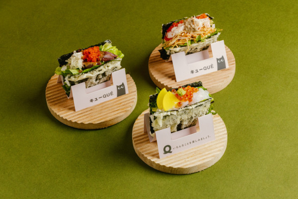 人氣西日Cafe「QUE」推出開心果新品   豆乳拿鐵／沙冰／聖代／拿破崙／壽司塔可