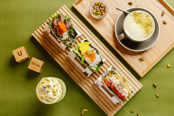 人氣西日Cafe「QUE」推出開心果新品   豆乳拿鐵／沙冰／聖代／拿破崙／壽司塔可