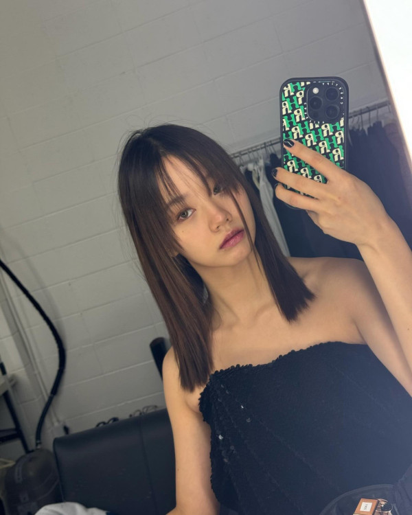 及肩髮型推薦｜齊瀏海直髮