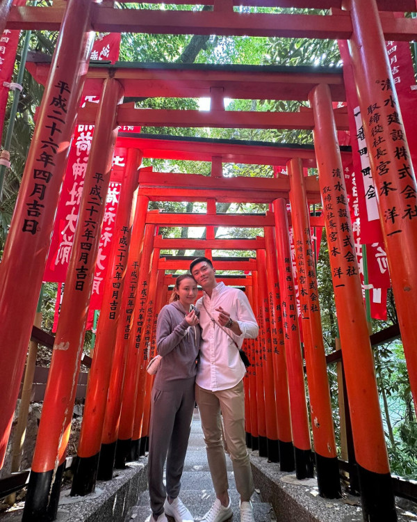 賭王三房千金何超雲疑與未婚夫重修舊好？一線索洩真實關係 被網民破解情未斷