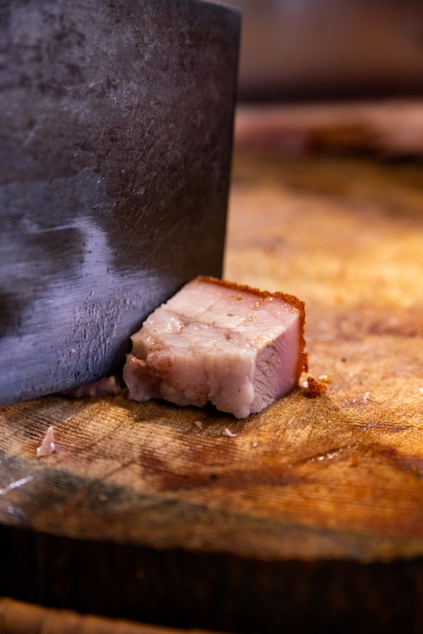 唔脆包換！兩重燒烤燒腩仔  佐敦 40 年燒味店新合成 限量手工脆皮乳豬 / 古法叉燒