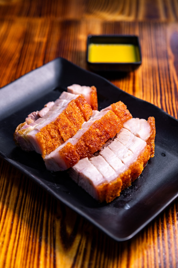 唔脆包換！兩重燒烤燒腩仔  佐敦 40 年燒味店新合成 限量手工脆皮乳豬 / 古法叉燒