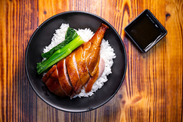 唔脆包換！兩重燒烤燒腩仔  佐敦 40 年燒味店新合成 限量手工脆皮乳豬 / 古法叉燒