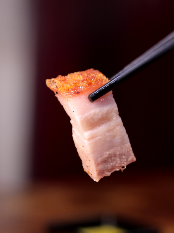 唔脆包換！兩重燒烤燒腩仔  佐敦 40 年燒味店新合成 限量手工脆皮乳豬 / 古法叉燒