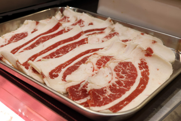 日本過江！全港最平炭燒牛肉飯店登陸 $35 炭燒牛小排丼 超有誠意即叫即切再炭燒