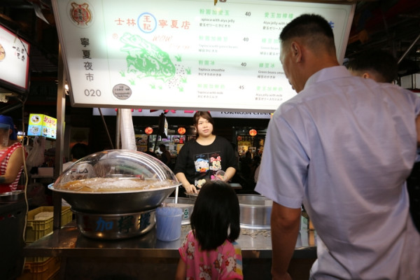 台北捷運淡水信義線 - 雙連站景點寧夏夜市（圖片來源：寧夏夜市官網）