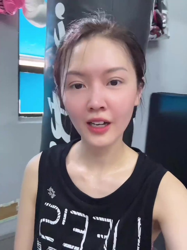 陳庭欣罕晒火辣泳衣相玩透視！洶湧胸形畢露震撼網民眼球！ 