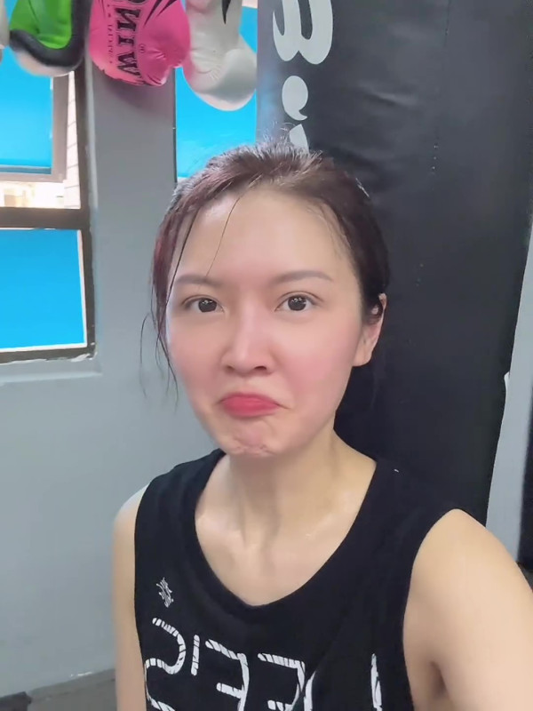 陳庭欣罕晒火辣泳衣相玩透視！洶湧胸形畢露震撼網民眼球！ 