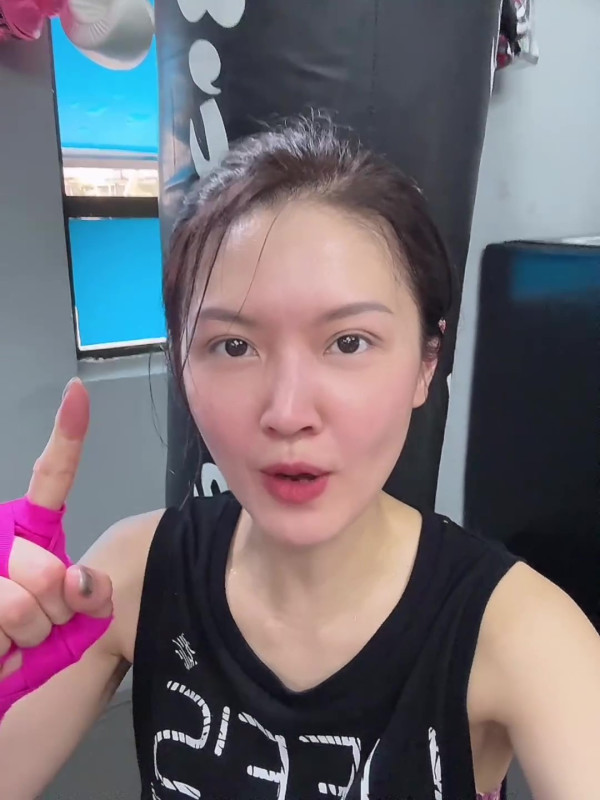 陳庭欣罕晒火辣泳衣相玩透視！洶湧胸形畢露震撼網民眼球！ 