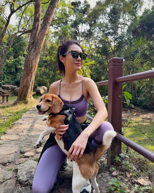 陳庭欣罕晒火辣泳衣相玩透視！洶湧胸形畢露震撼網民眼球！ 