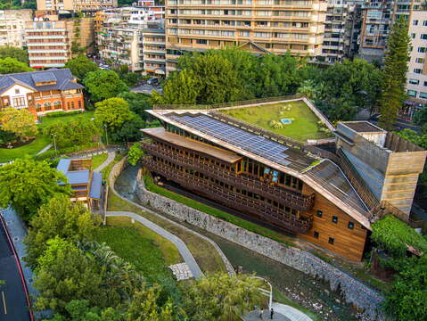 台北捷運淡水信義線 - 新北投站景點臺北市立圖書館北投分館（圖片來源：臺北旅遊網）