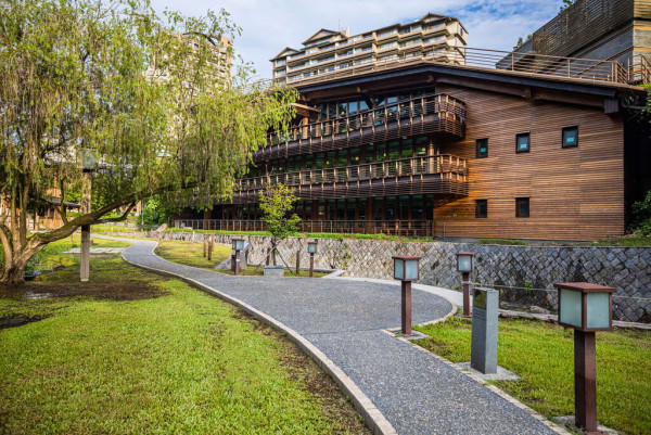 台北捷運淡水信義線 - 新北投站景點臺北市立圖書館北投分館（圖片來源：臺北旅遊網）