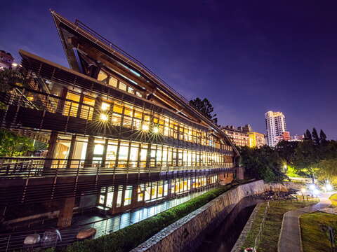 台北捷運淡水信義線 - 新北投站景點臺北市立圖書館北投分館（圖片來源：臺北旅遊網）