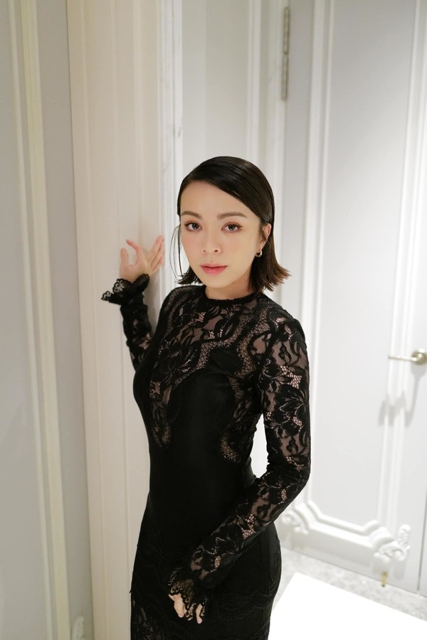 JW王灝兒遊意大利性感小背心上陣 突收Check in通知飛巴黎？真相原來是... 